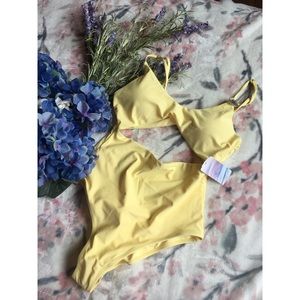 💛💛Yellow one piece bathing suit.